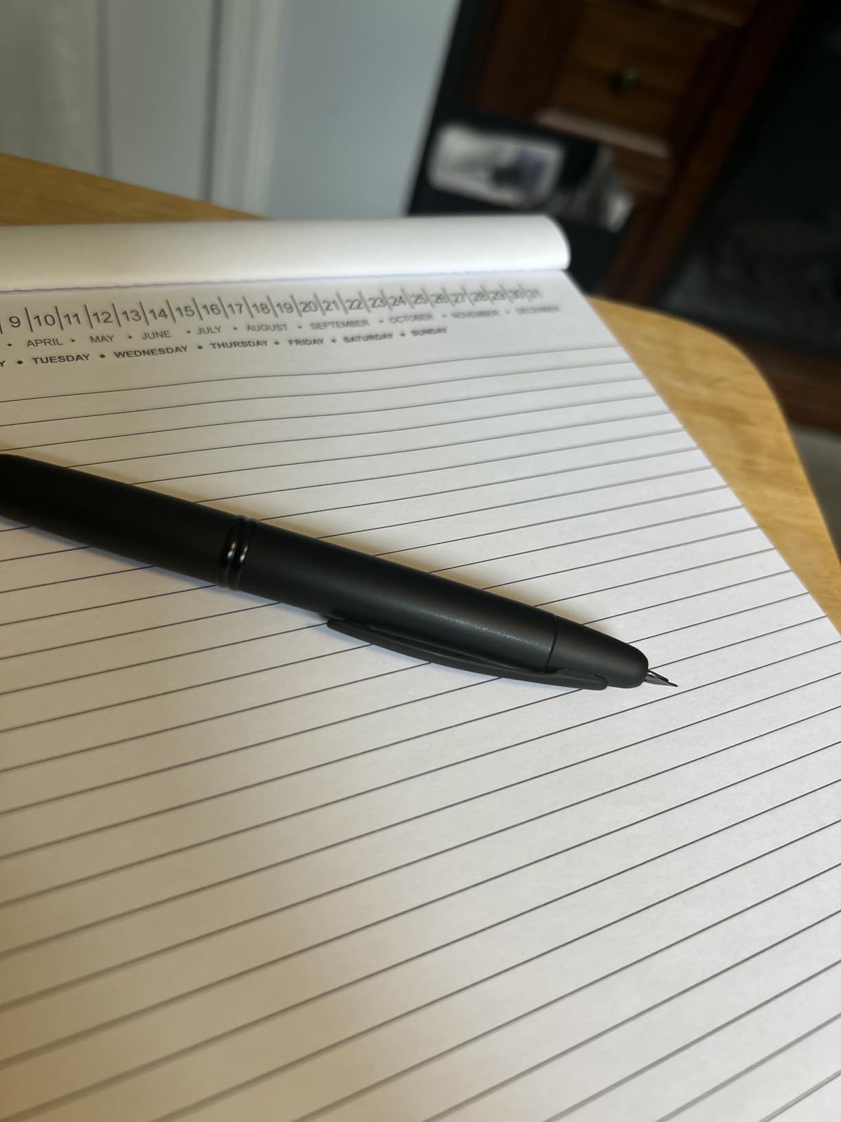 PILOT Vanishing Point Collection Refillable & Retractable Fountain Pen, Blue Carbonesque Barrel with Rhodium Accents, Blue Ink, Medium Nib (60249) customer photo 1