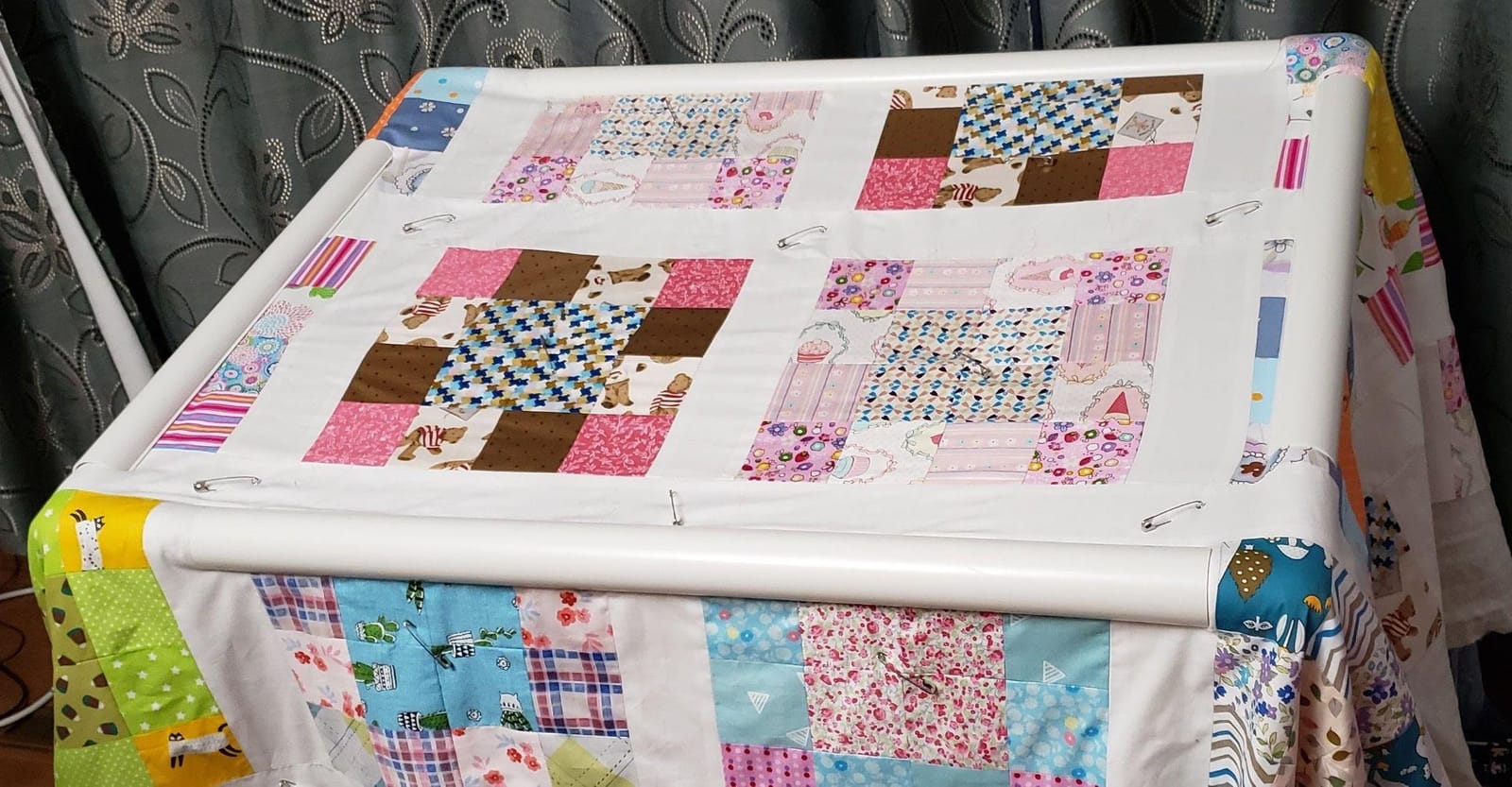 Dritz Quilter's Floor Frame, Adjustable, White customer photo 2