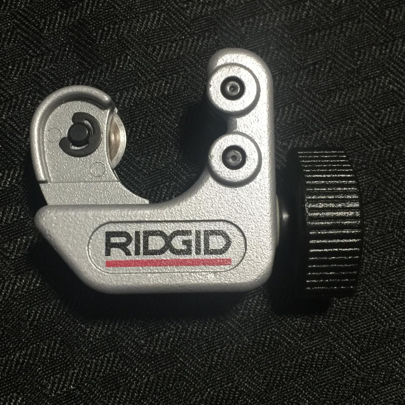 Ridgid - CC247 RIDGID 40617 Model 101 Close Quarters Tubing Cutter, 1/4-inch to 1-1/8-inch Tube Cutter Silver customer photo 2