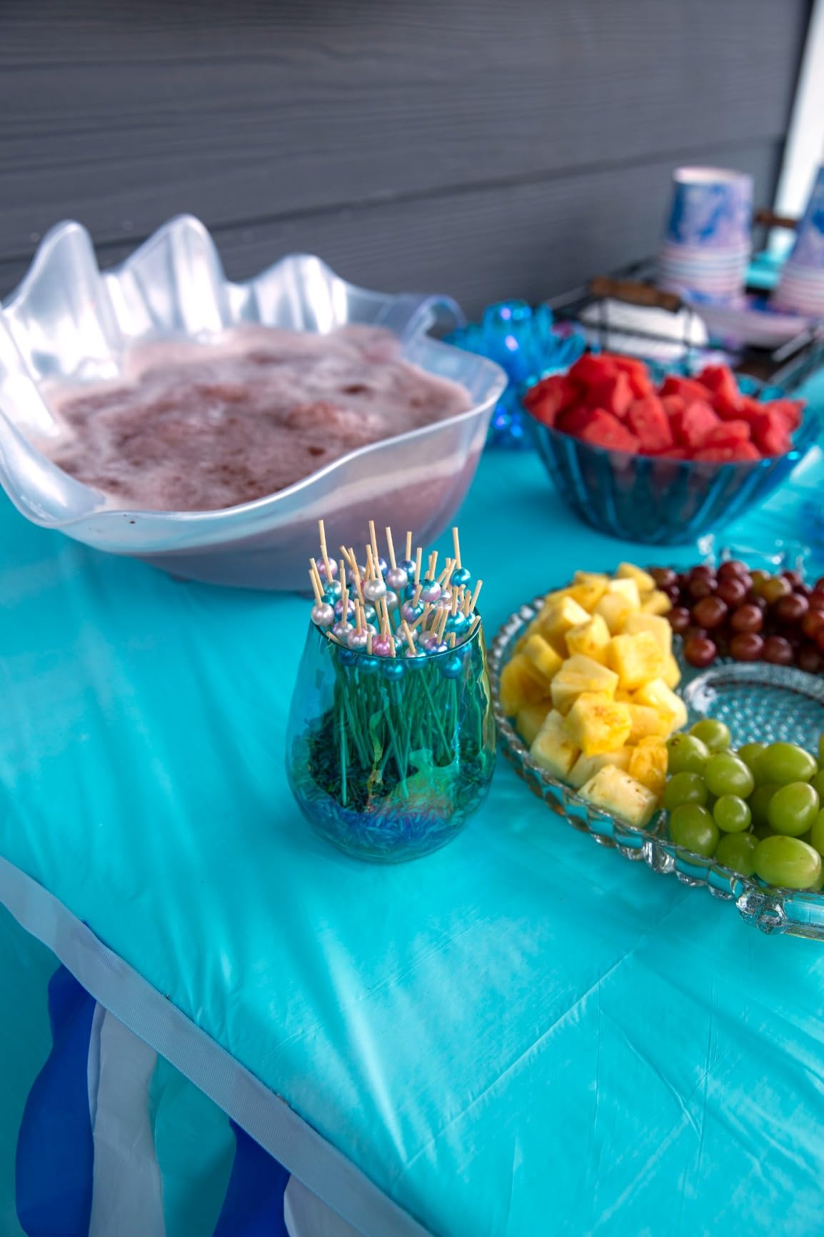 Fun Express Large Serving Bowl 18-Inch Clear Plastic Seashell Punch Bowl for Parties - Decorative Shell Bowl Beach Theme Events, Luau Celebrations & Outdoor Entertaining | Food-Safe Acrylic Design customer photo 1
