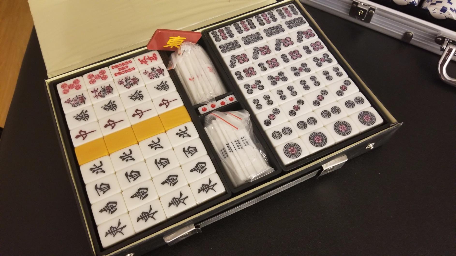 YMI Japanese Riichi Mahjong Set, White & Yellow Tiles, 144 Tiles with 4 Trays, Dice, Scoring Sticks, Vinyl Case customer photo 1