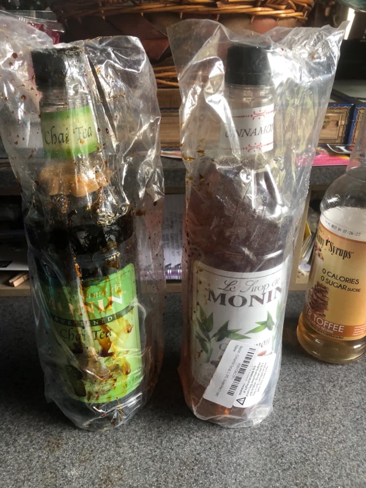 Monin - Chai Tea Concentrate, Spiced Green Tea Flavor, Natural Flavors, Great for Spiced Chai Teas, Coffee Drinks, Dessert Cocktails, and Other Culinary Creations, Non-GMO, Gluten-Free (1 Liter) customer photo 1