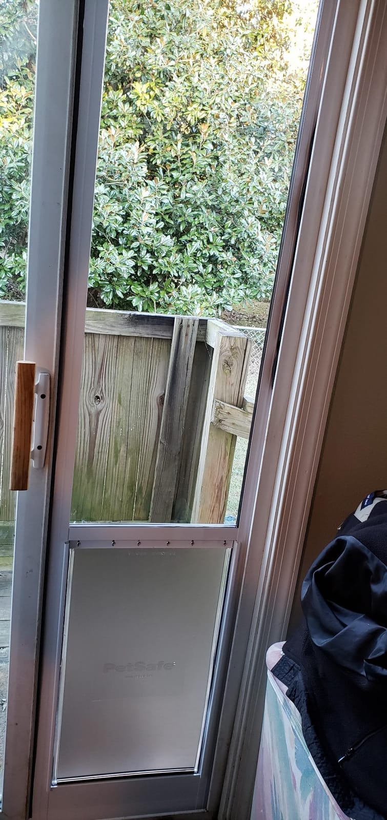 PetSafe Sliding Glass Pet Door, 1 Piece, Large Dogs to 100 lbs, White customer photo 1