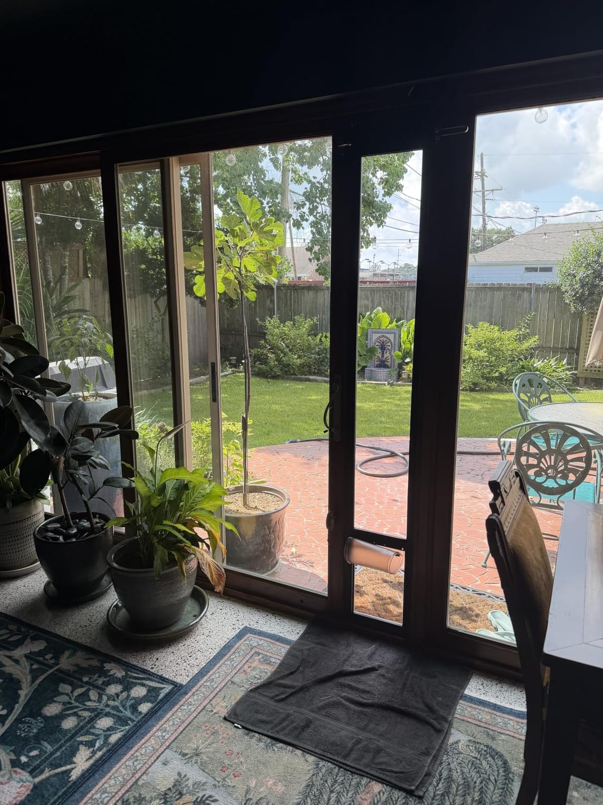 PetSafe Sliding Glass Pet Door, 1 Piece, Large Dogs to 100 lbs, White customer photo 2