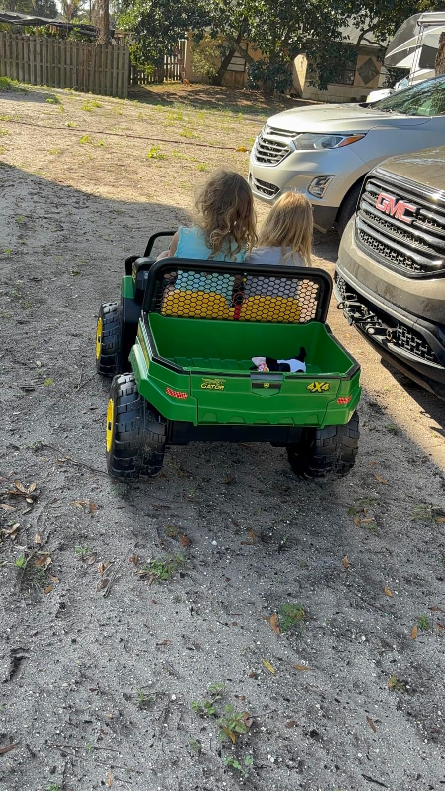 Peg Perego John Deere Gator XUV Extra-Large 12 Volt Ride-on, Durable Design for Kids 3-8, Green customer photo 1