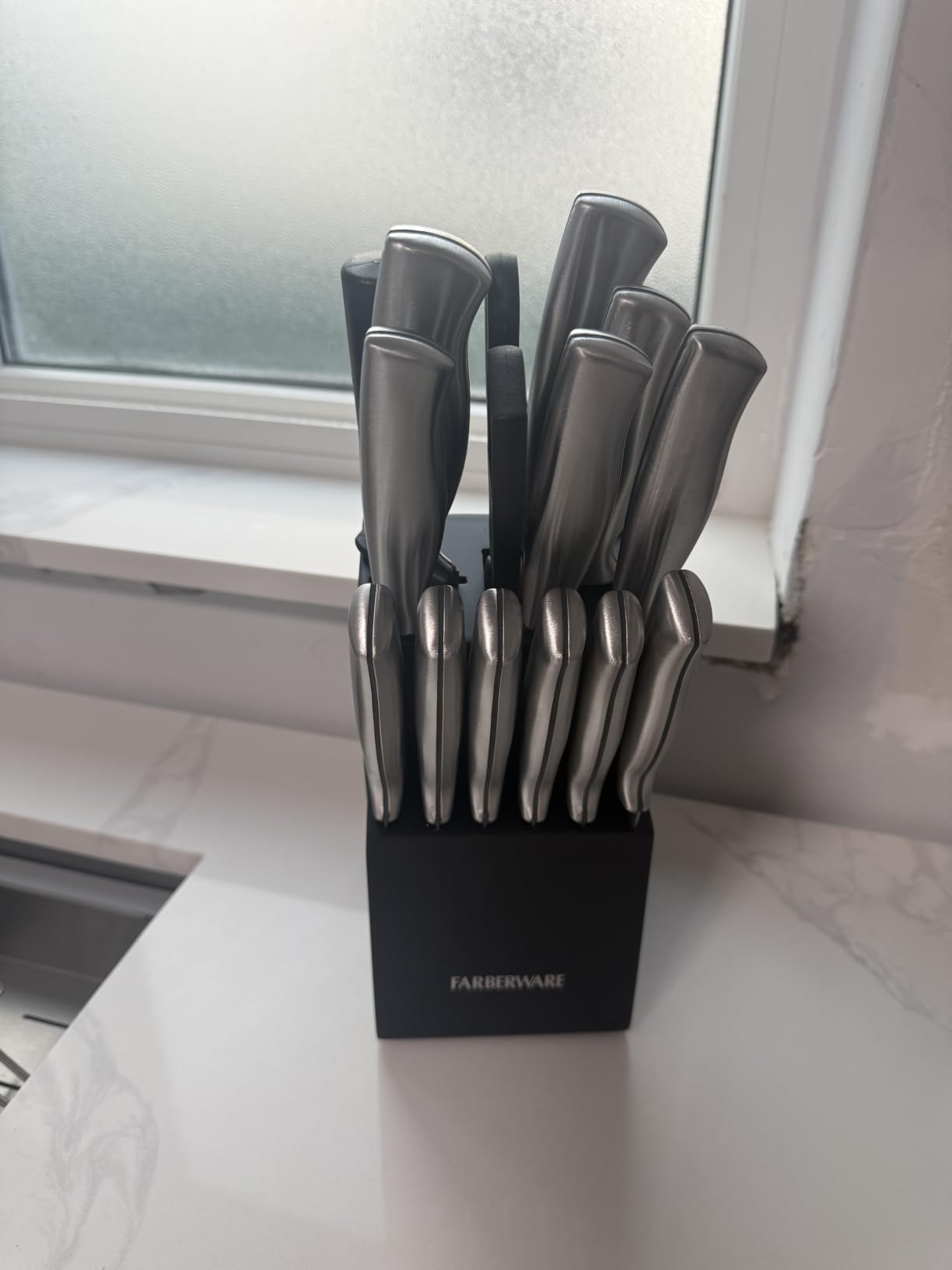 Farberware 15-Piece Kitchen Knife Set, High-Carbon Stainless Steel Blades with Wood Block, Steak Knives, Sharpening Tool & All-Purpose Shears, Razor Sharp, Ergonomic Stainless Steel Handles customer photo 1