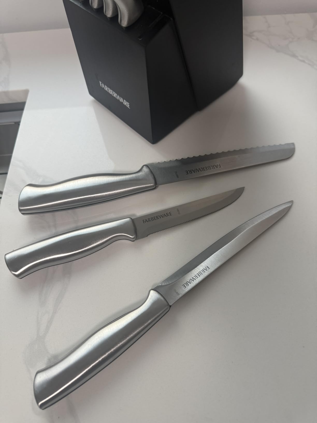 Farberware 15-Piece Kitchen Knife Set, High-Carbon Stainless Steel Blades with Wood Block, Steak Knives, Sharpening Tool & All-Purpose Shears, Razor Sharp, Ergonomic Stainless Steel Handles customer photo 2