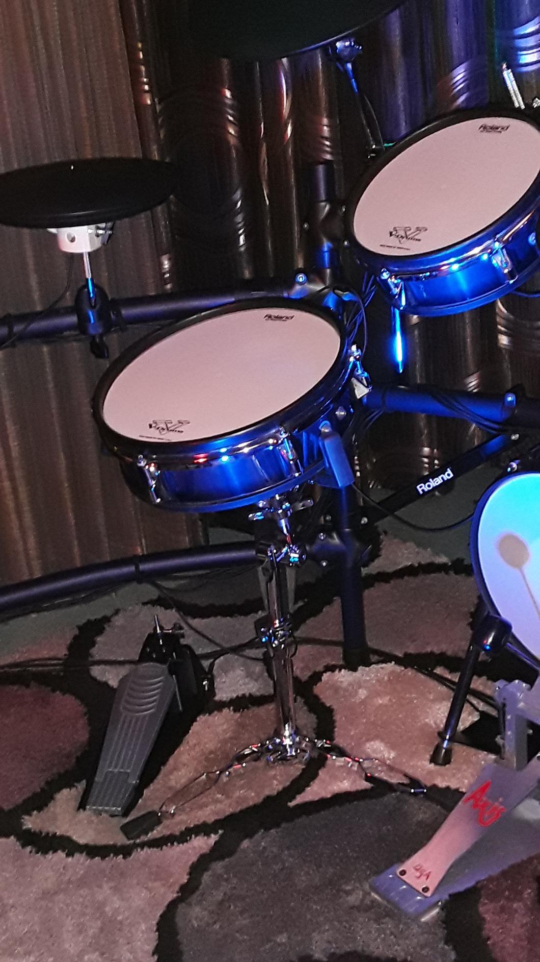 Pearl S930 Double-Braced Snare Drum Stand with Gearless UniLock Basket Tilter, Heavy Double Braced Legs, and Adjustable Gripping Basked for 10