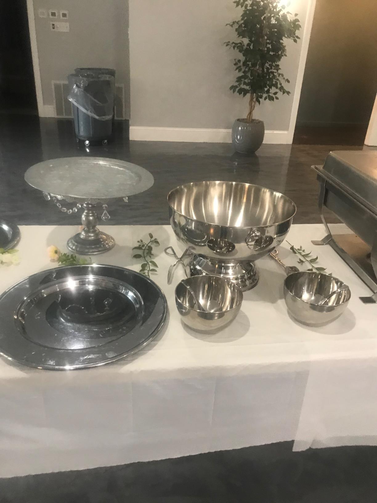 Winco 3.5 Gallon Silver Stainless Steel Punch Bowl with Handles customer photo 1