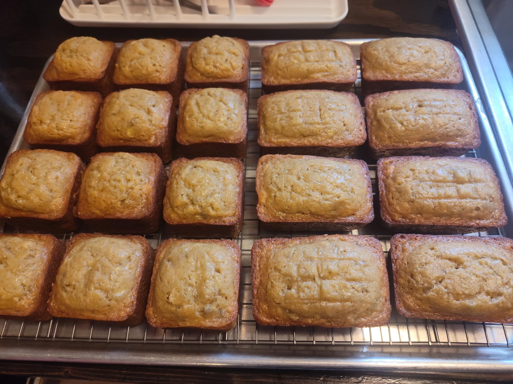 Wilton Gold Non-Stick Mini Loaf Pan, Made Without PFAS, 8-Cavity customer photo 1