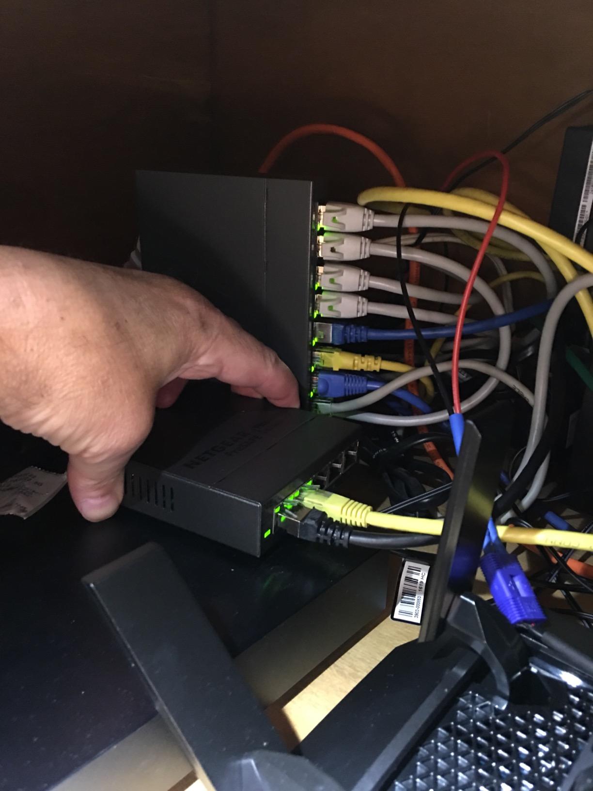 NETGEAR 5-Port Gigabit Ethernet Easy Smart Managed Switch (GS105Ev2) customer photo 2