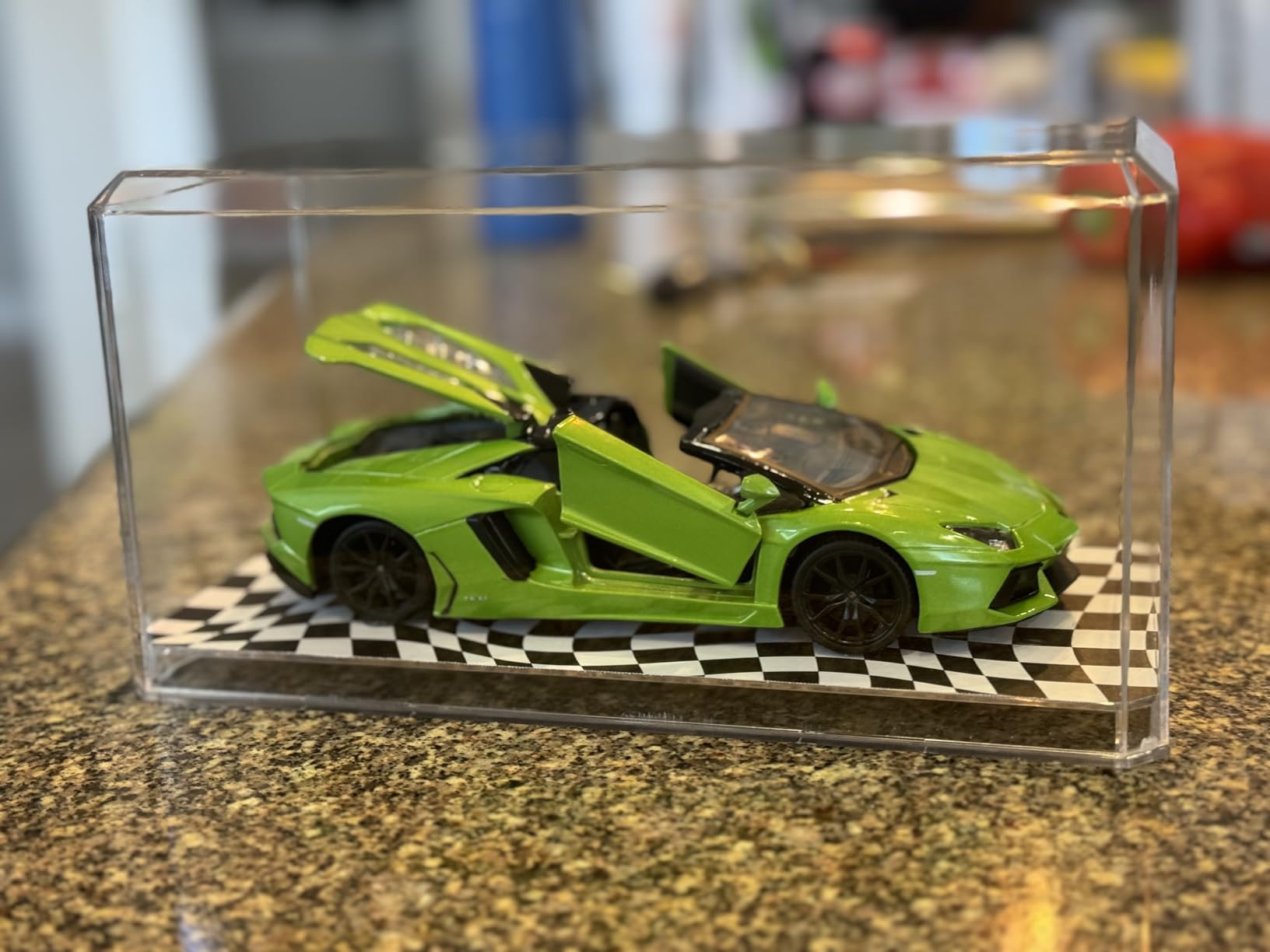 Maisto Assembly Line Lamborghini Aventador Roadster Die Cast Model Kit (1:24 Scale) (39124) customer photo 2