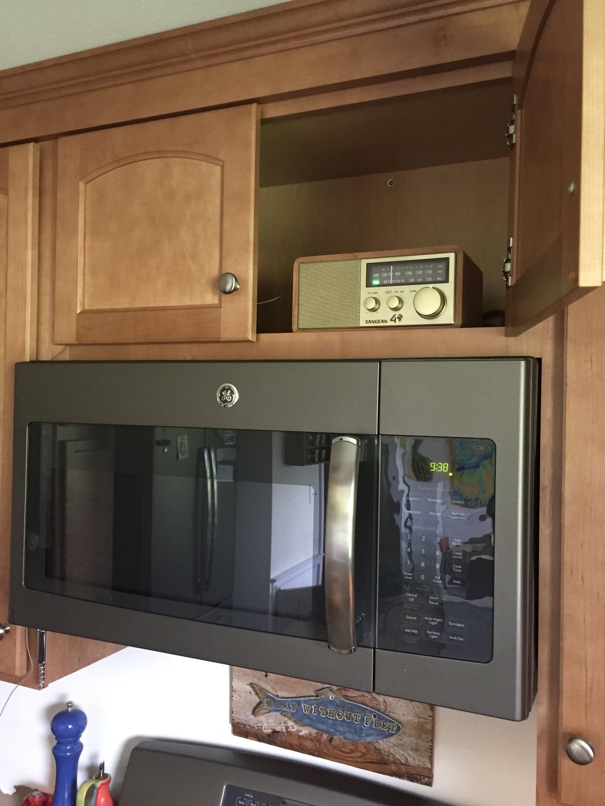 Sangean WR-11SE AM/FM Tabletop Radio, Walnut Finish customer photo 1