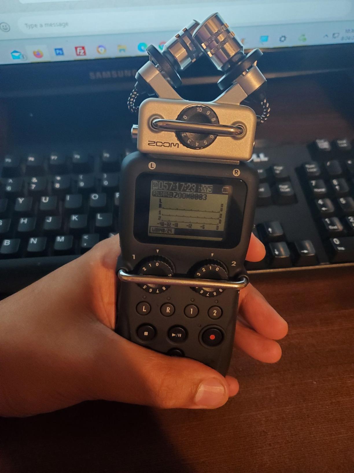 Zoom H5 4-Track Handheld Recorder for Filmmakers & Musicians | 2 XLR Inputs, USB Audio Interface, Battery Powered, For Audio For Video customer photo 2