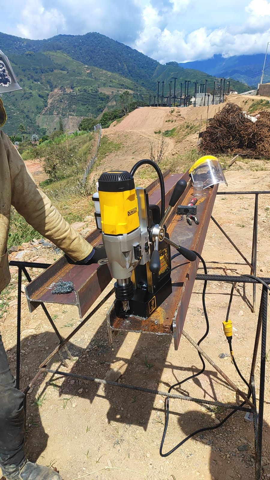 DEWALT Drill Press, Magnetic, 2-inch, 10-Amp with 2-Speed Setting (DWE1622K) customer photo 1