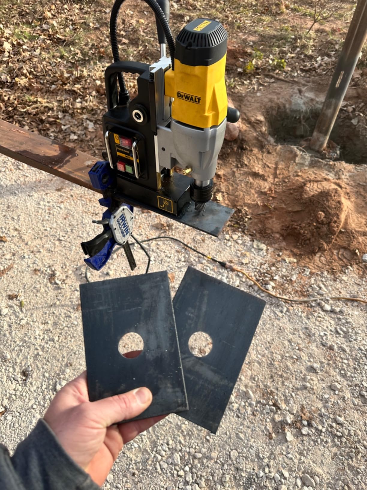 DEWALT Drill Press, Magnetic, 2-inch, 10-Amp with 2-Speed Setting (DWE1622K) customer photo 2