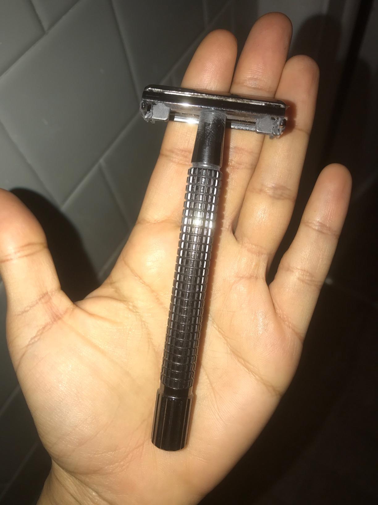 WEISHI Butterfly Open Double Edge Safety Razor for Men, Nostalgic Long Handle with 5 Stainless Razor Blades, Reusable Wet Shave Tool for Smooth, Close Shave customer photo 1