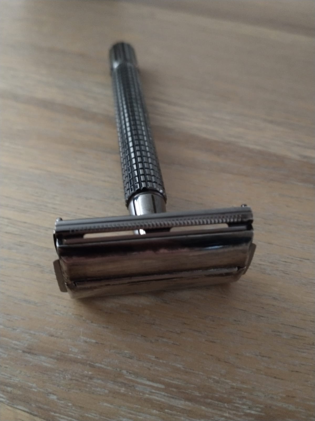 WEISHI Butterfly Open Double Edge Safety Razor for Men, Nostalgic Long Handle with 5 Stainless Razor Blades, Reusable Wet Shave Tool for Smooth, Close Shave customer photo 2