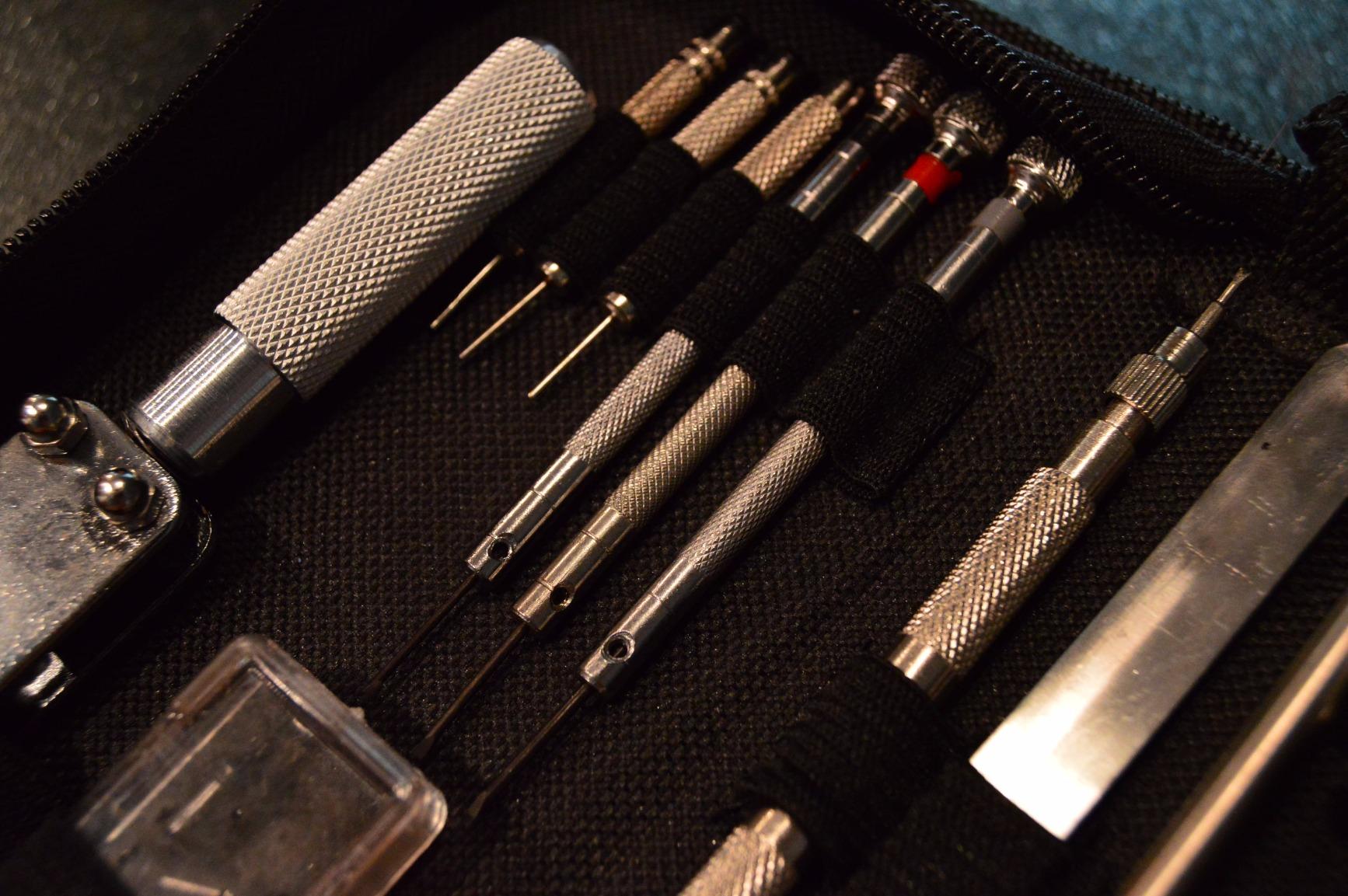 Ohuhu 192 PCS Watch Repair Kit, Link Removal Tool Case Opener Spring Bar, Battery replacement tool, stainless steel, PU leather case, 126 pins, Fits 18-55mm, User manual included customer photo 1