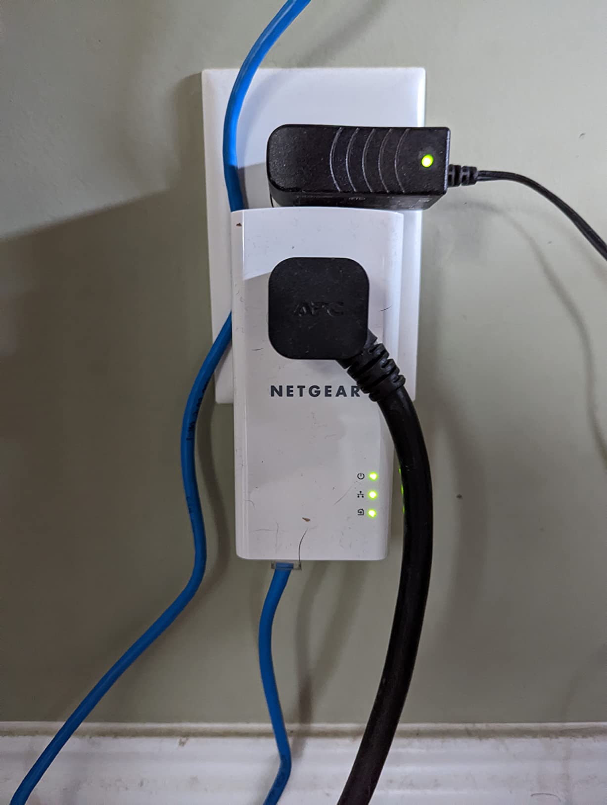 NETGEAR Powerline Adapter Kit, 1200 Mbps Wall-Plug, 1.2 Gigabit Ethernet Ports with Passthrough + Extra Outlet (PLP1200-100PAS) customer photo 2