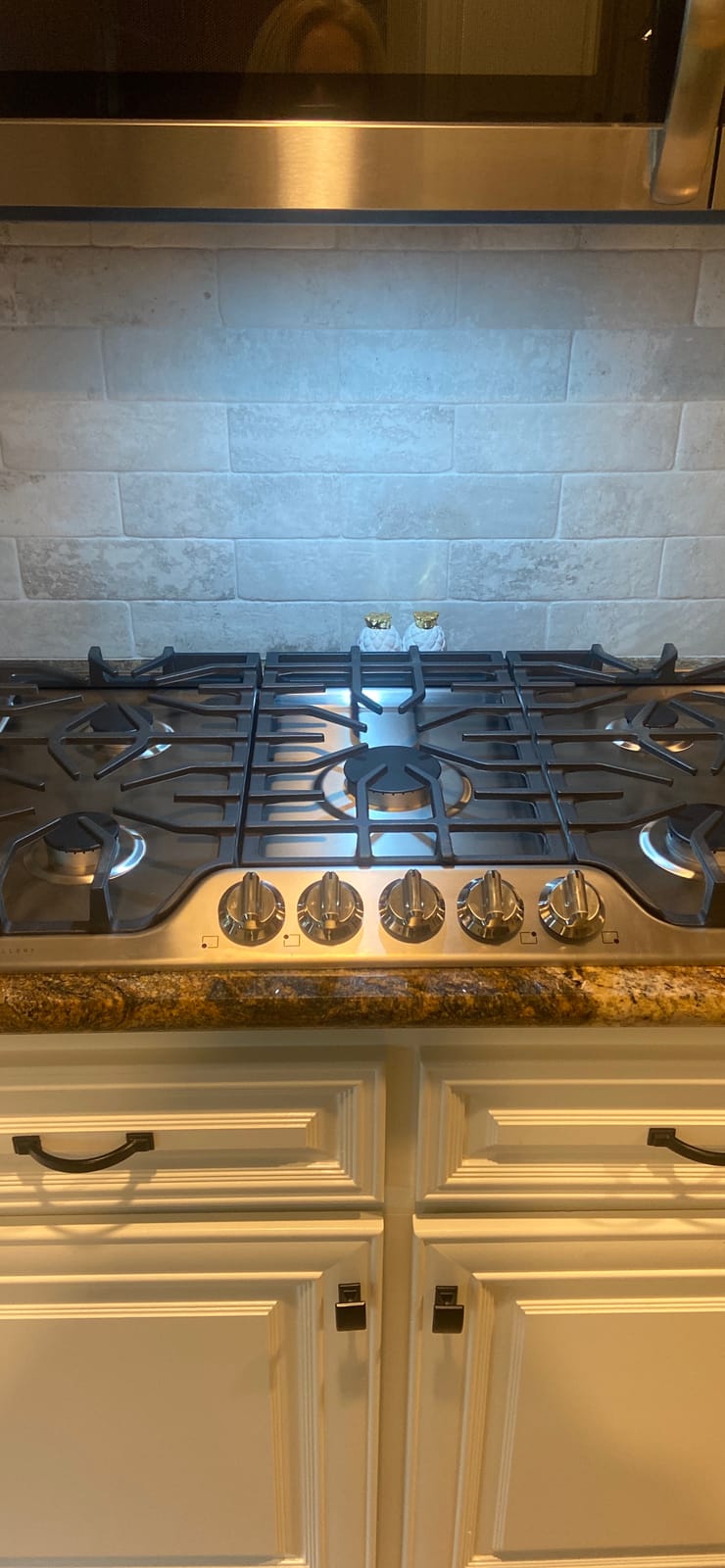 Frigidaire Gallery 36 Inch Stainless Steel Gas Cooktop, 5-Burner Range with Liquid Propane Cooktop Conversion Kit, FGGC3645QS customer photo 1