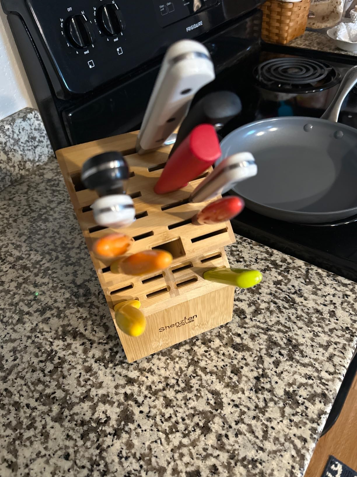 Shenzhen Knives 20 Slot Bamboo Countertop Knife Block – Large, 8x5.25x11 customer photo 1