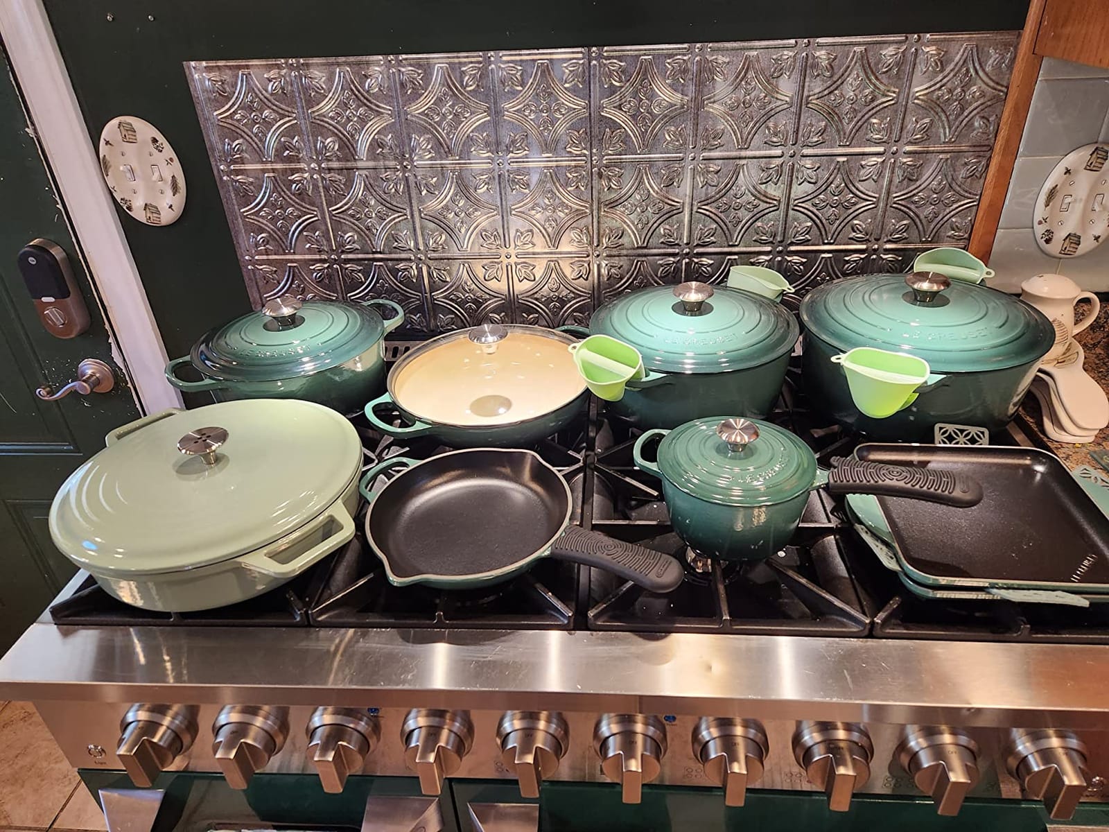 Le Creuset Enameled Cast Iron Round Dutch Oven, 7.25 qt., Cerise customer photo 2