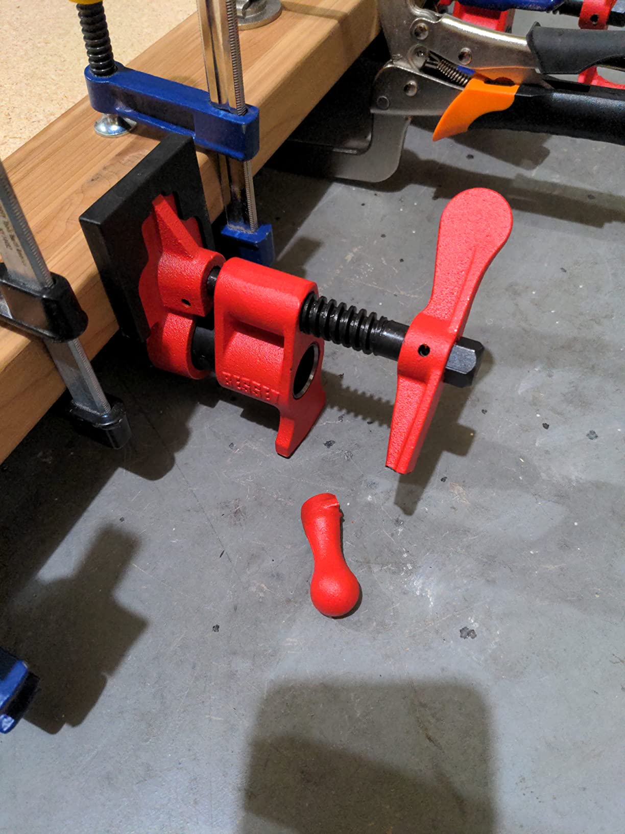 BESSEY PC34-2, 3/4 In. Traditional Style Pipe Clamps - Incredibly Versatile, Easy To Assemble, Indespensable Workshop Clamp For Woodworking, Carpentry, Home Improvement, and DIY Projects customer photo 1
