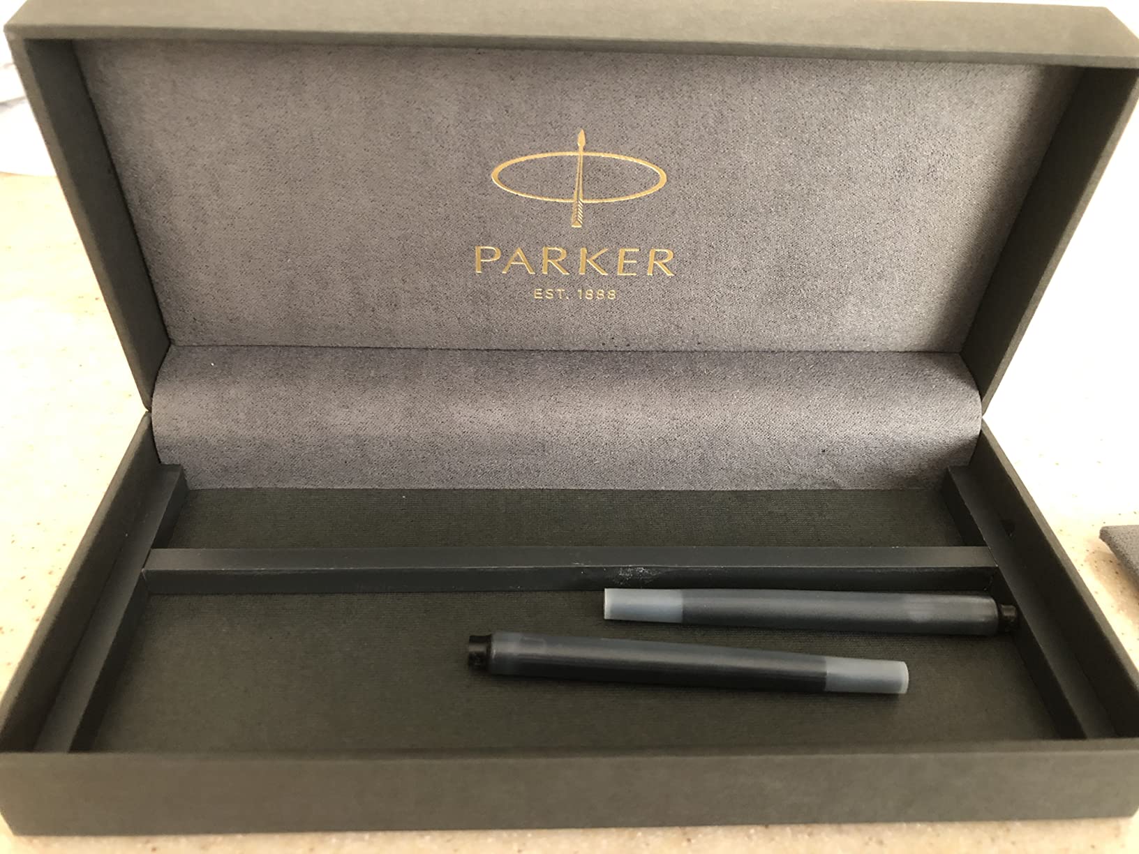 Parker Sonnet Fountain Pen Black Lacquer with Gold Trim Medium Nib (1931495) customer photo 1