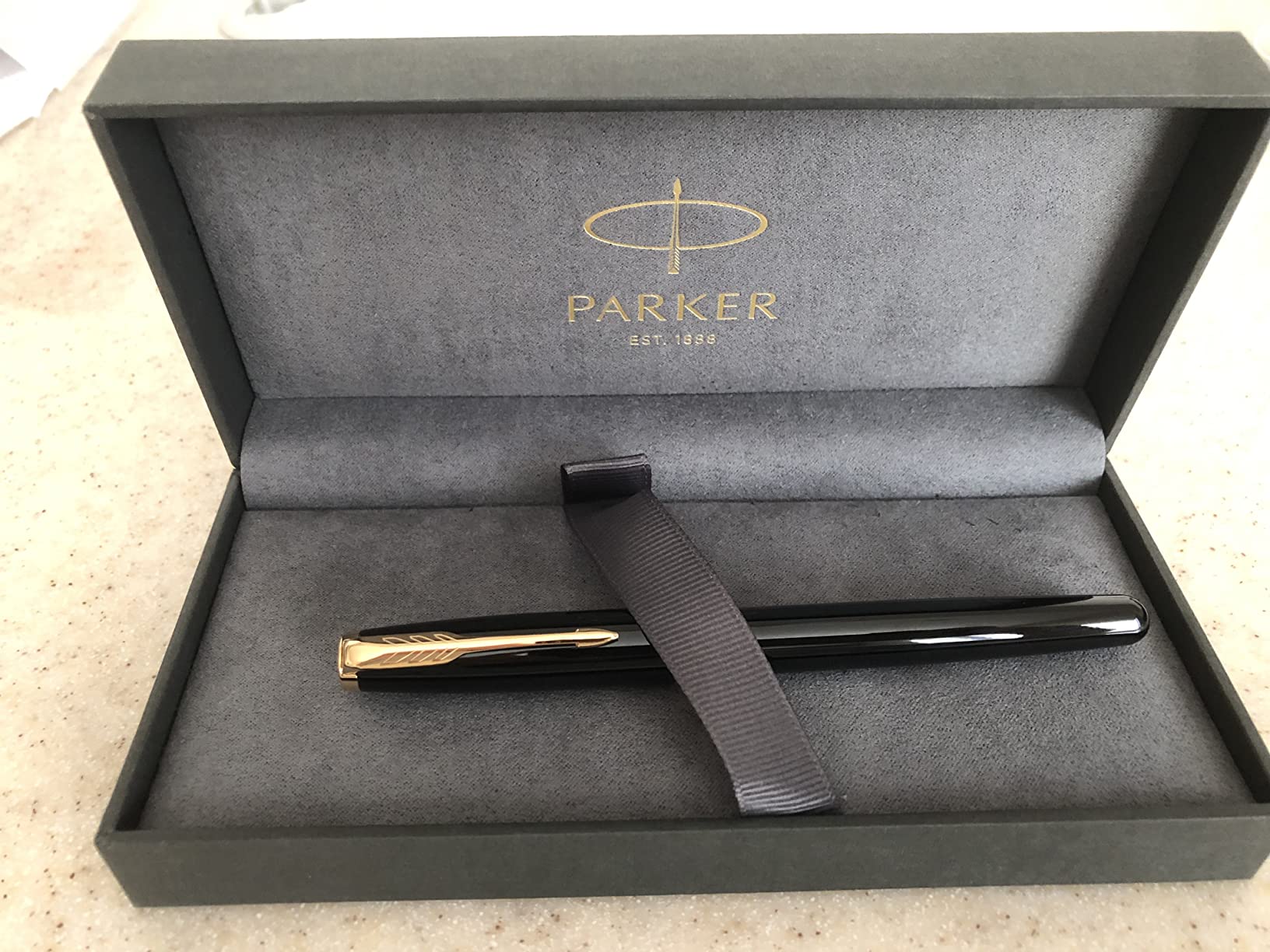 Parker Sonnet Fountain Pen Black Lacquer with Gold Trim Medium Nib (1931495) customer photo 2