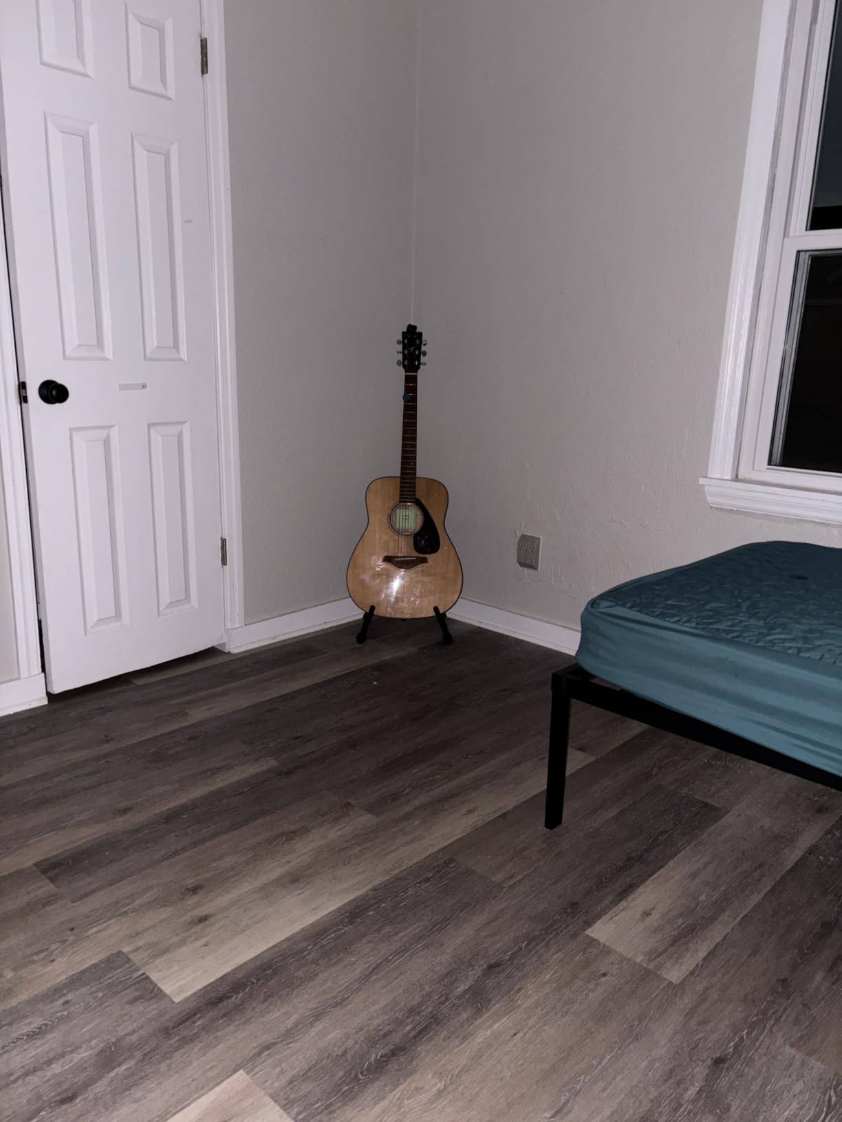 Amazon Basics Portable Adjustable Folding Guitar Stand for Electric and Acoustic Guitars, A-shape, Fully Assembled with Padded Foam, Black, 8.66 x 15.16 x 3.74 inches customer photo 1