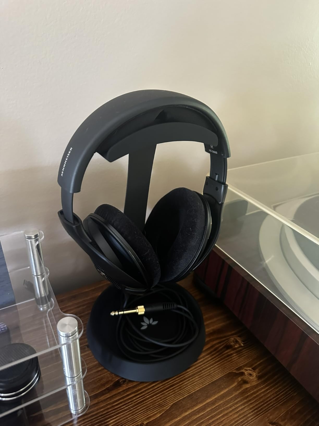 Avantree HS102 - Metal Headphone Stand with Cable Holder customer photo 1