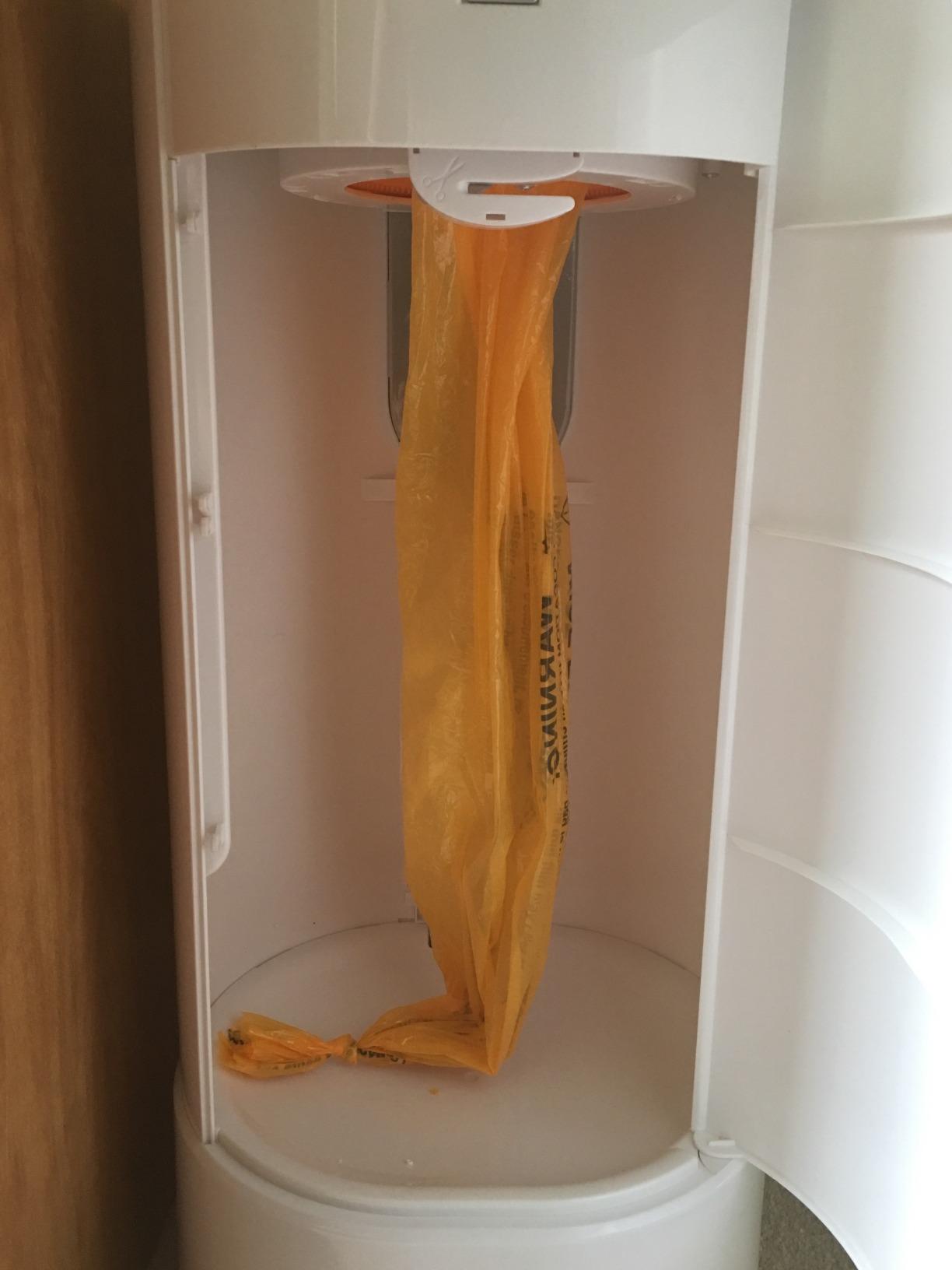 Munchkin® STEP™ Diaper Pail Powered by Arm & Hammer, #1 in Odor Control, Award-Winning, Includes 1 Snap, Seal & Toss™ Bag, 1 Starter Refill Ring, and 1 PUCK™ Baking Soda Cartridge customer photo 1