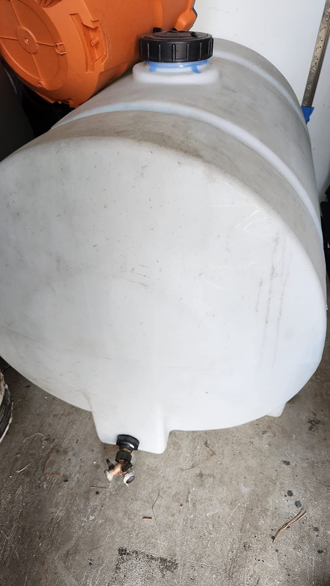 RomoTech 60 Gallon Polyethylene Water Storage Tank with Legs–Heavy-Duty Horizontal Liquid Storage Tank for Farms, Industrial or Chemical Use–UV-Resistant, Rustproof, BPA-Free Plastic Tank, 82123939 customer photo 2