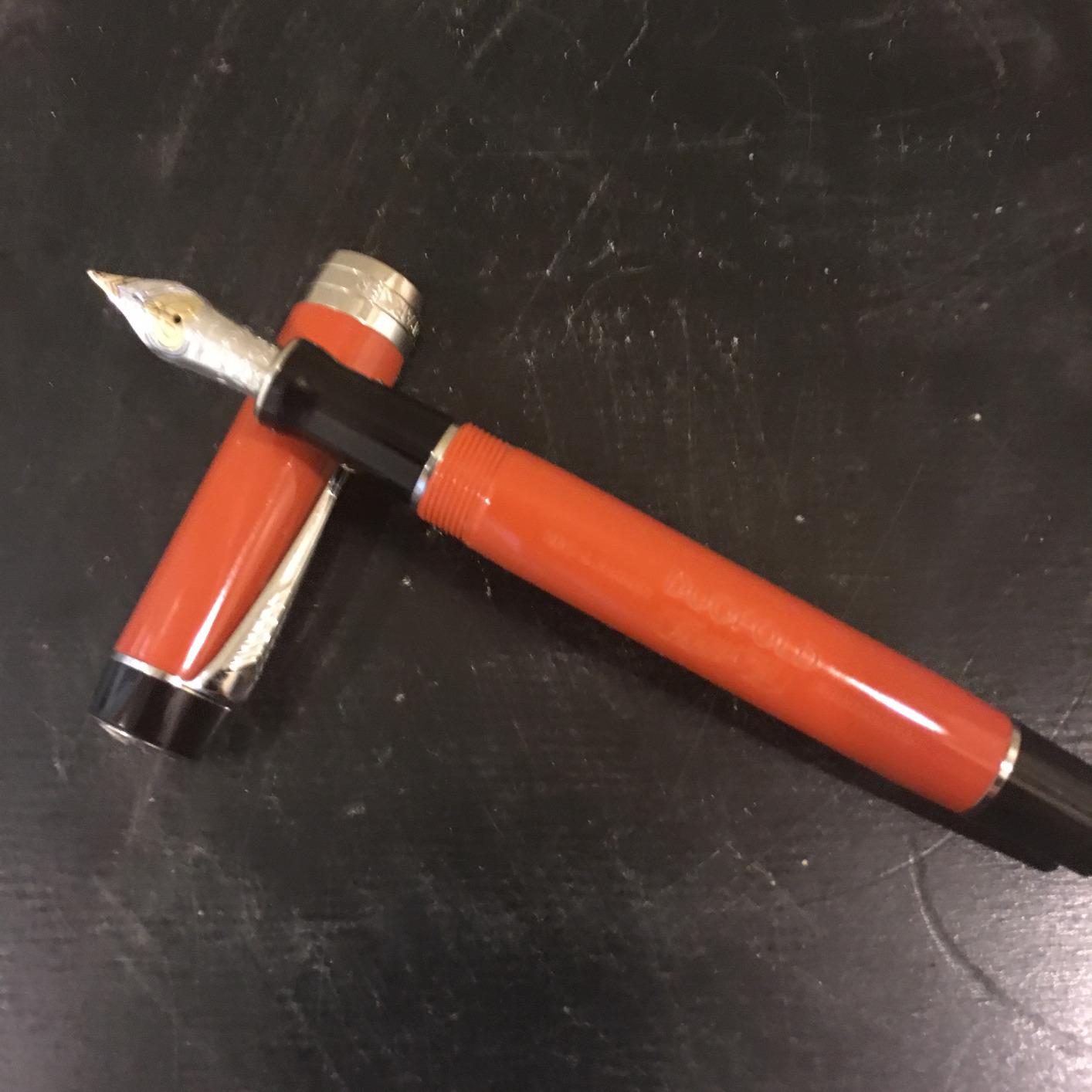 PARKER Duofold Centennial Fountain Pen, Classic Black with Gold Trim, Fine Solid Gold Nib, Black Ink and Convertor (1931381) customer photo 1