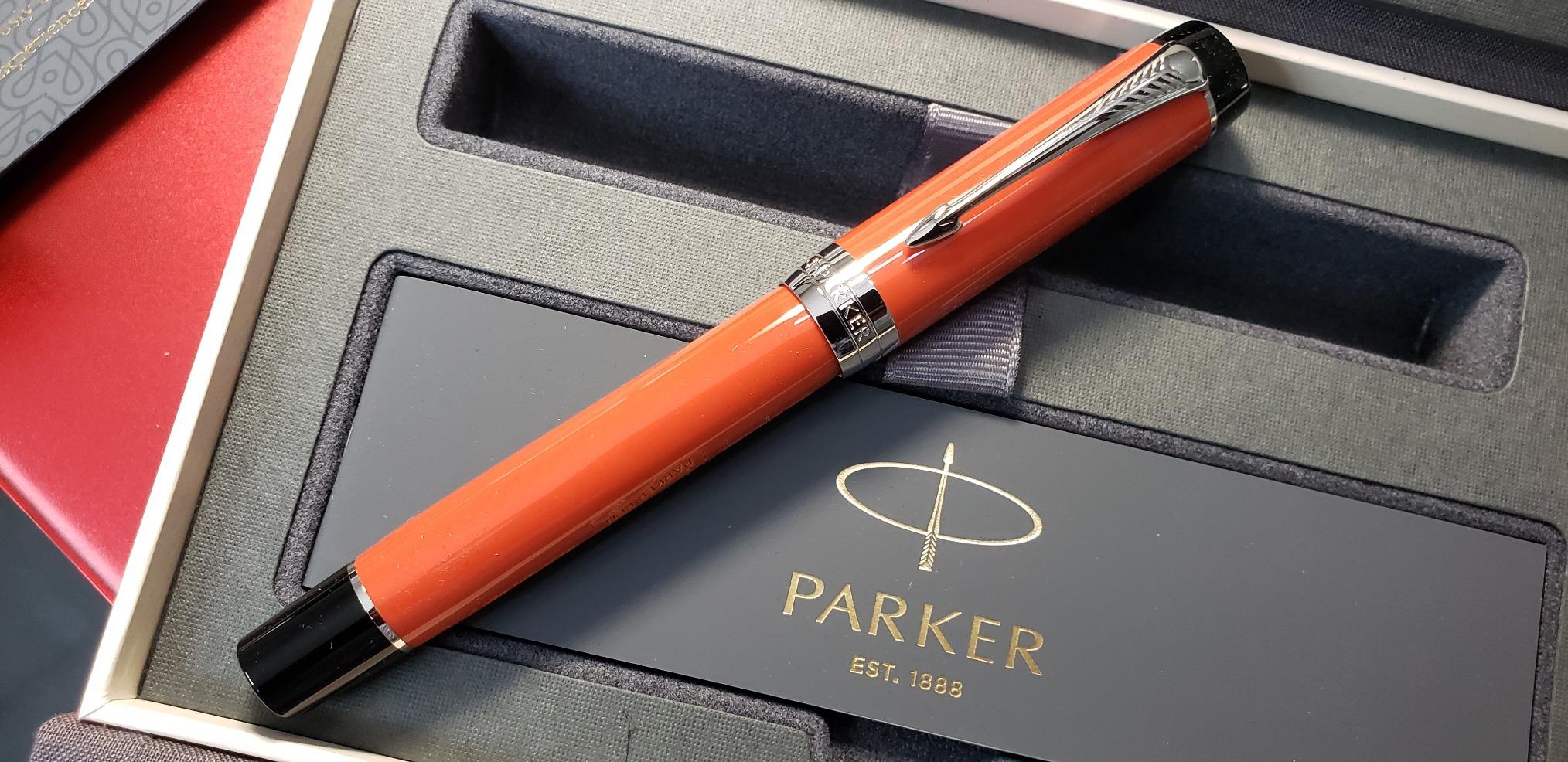 PARKER Duofold Centennial Fountain Pen, Classic Black with Gold Trim, Fine Solid Gold Nib, Black Ink and Convertor (1931381) customer photo 2