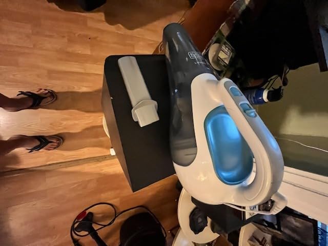 BLACK+DECKER dustbuster Cordless Handheld Vacuum, Portable Vacuum for Car and Home Rechargeable, Powerful Suction, Wide Mouth (HHVI315JO42) customer photo 2