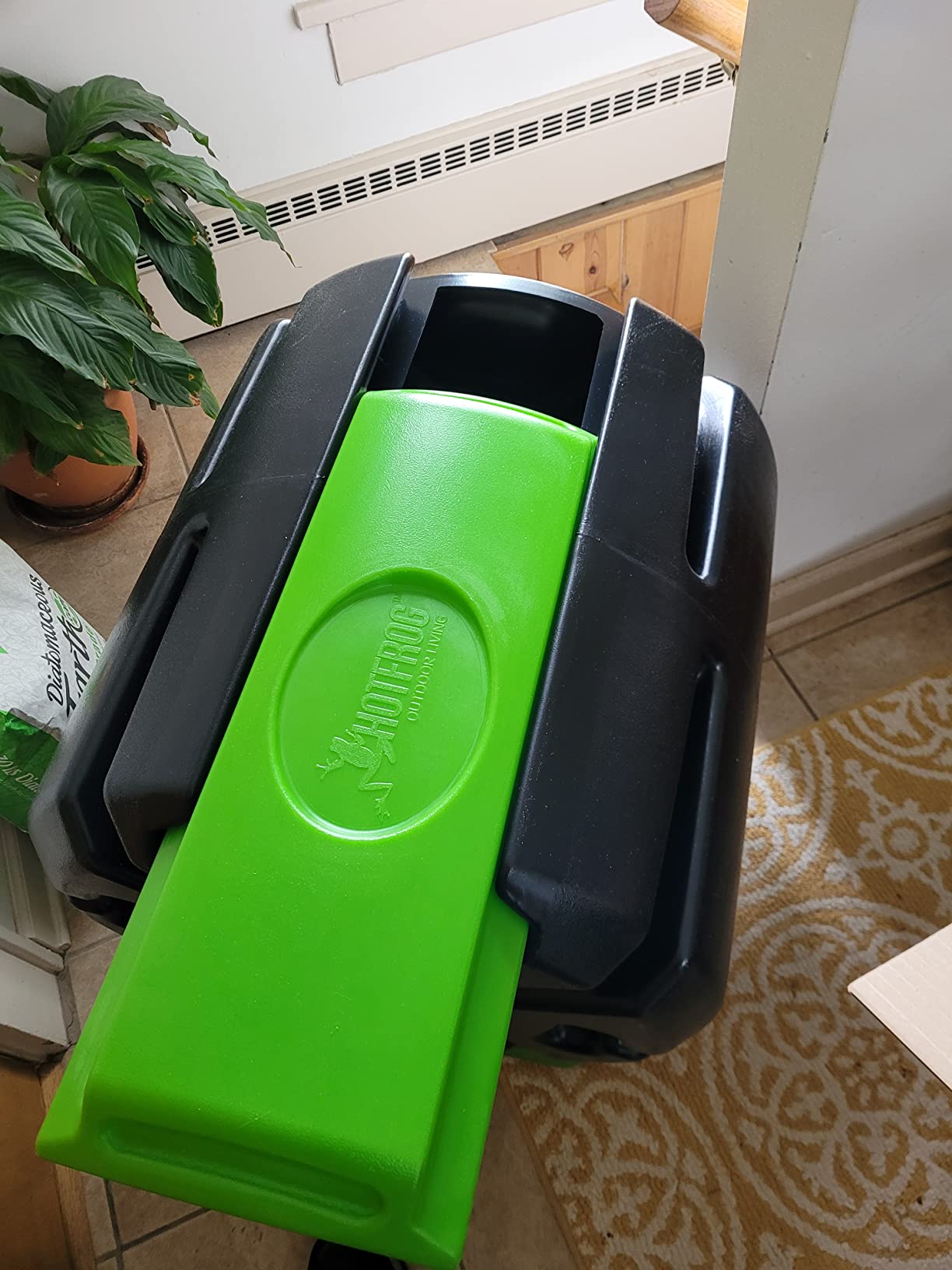 FCMP Outdoor HOTFROG Rolling Single Chamber Batch Tumbling Composter - Outdoor Rotating Garden Compost Bin (HF-RC4000WB) Black & Green (37-Gallon) customer photo 2