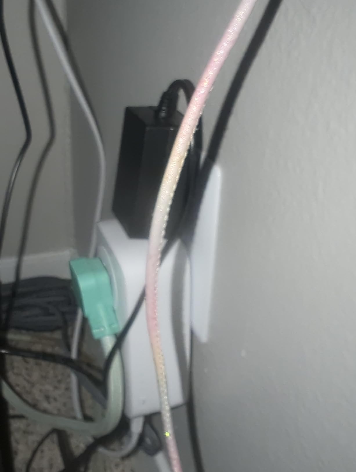 TP-Link AV2000 Powerline Ethernet Adapter, Passthrough, 2 Gigabit Ports customer photo 1