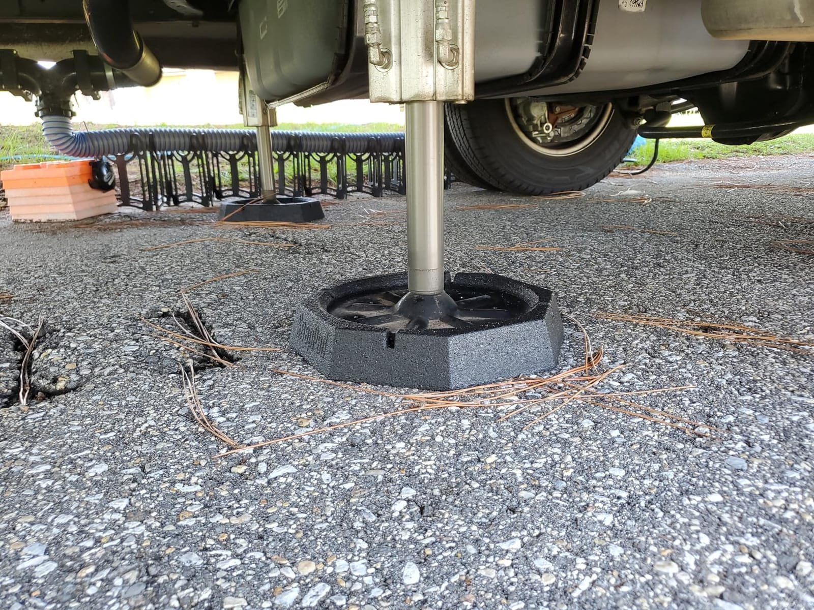 SnapPad Xtra (4-Pack) | Four-Point RV Leveling System Featuring 9