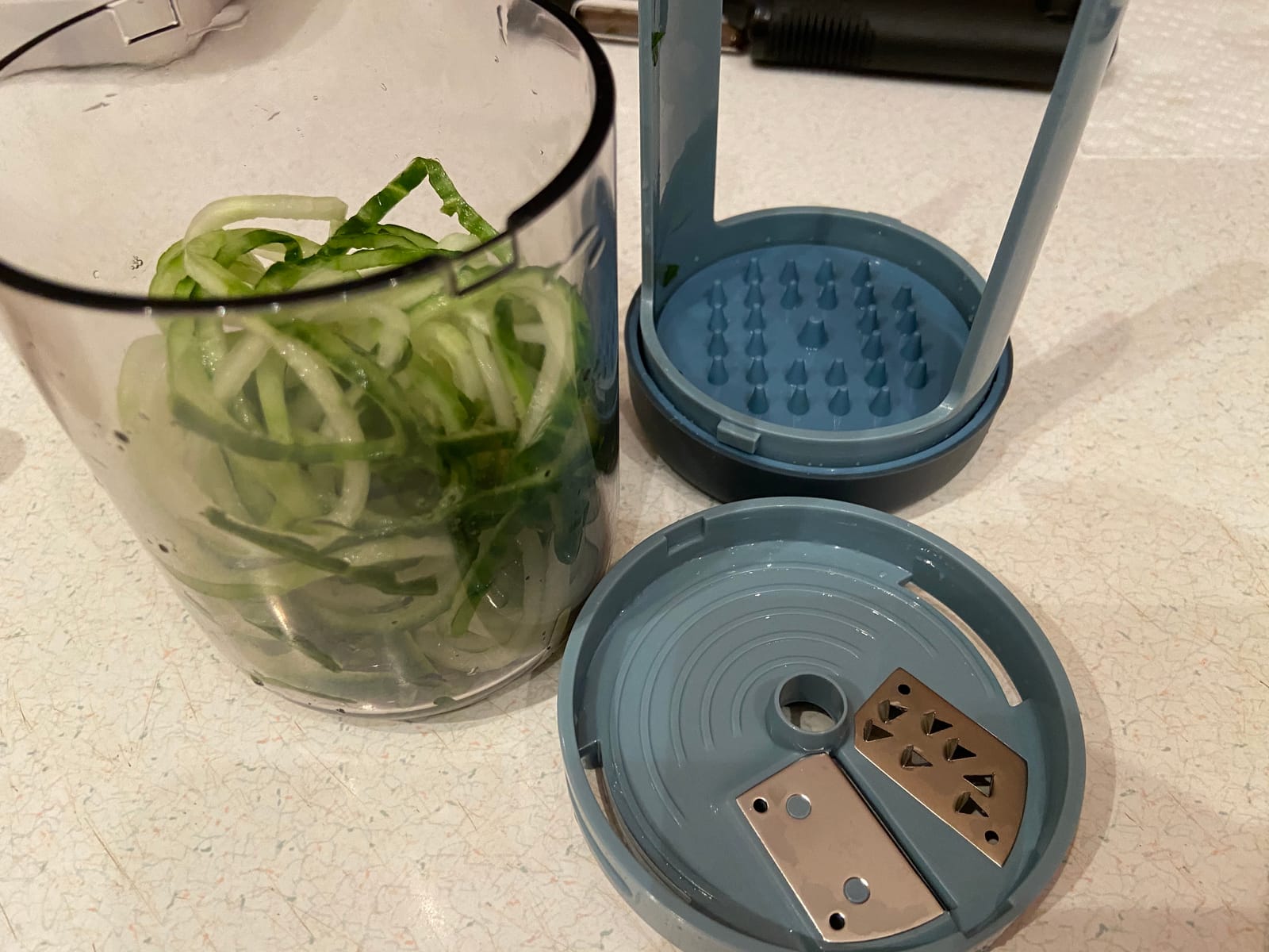 Joseph Joseph Spiro Hand Held Vegetable Slicer Spiralizer, Spaghetti Zoodle Zucchini Noodle Food Maker, Dishwasher safe - Green customer photo 2