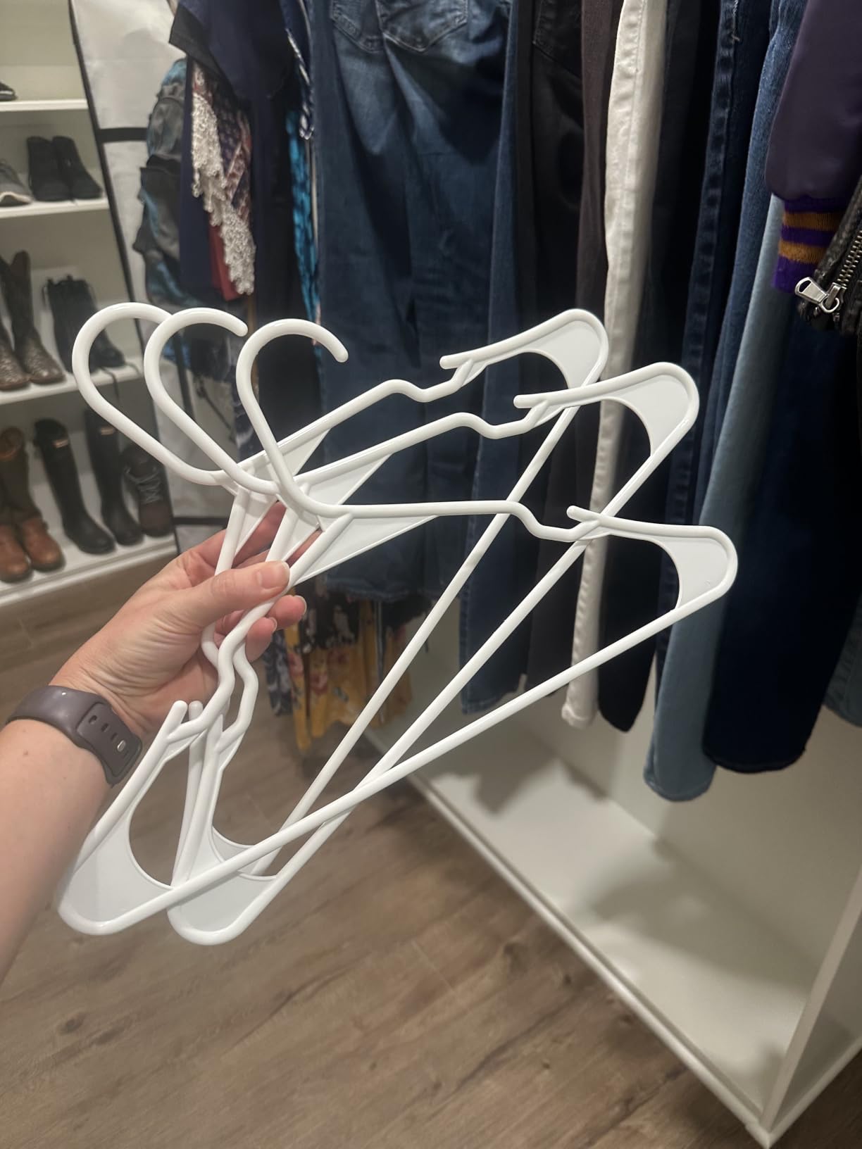 Utopia Home Plastic Hangers 50 Pack – Space Saving Clothes Hanger White customer photo 1