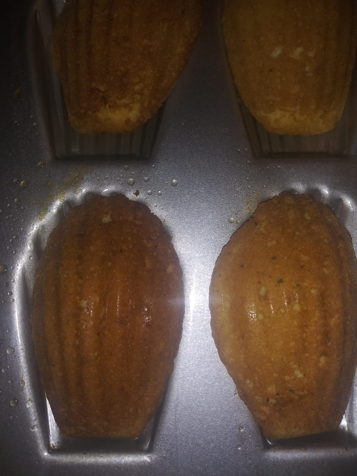 USA Pan Bakeware Nonstick Madeleine Pan, 16 Well customer photo 2