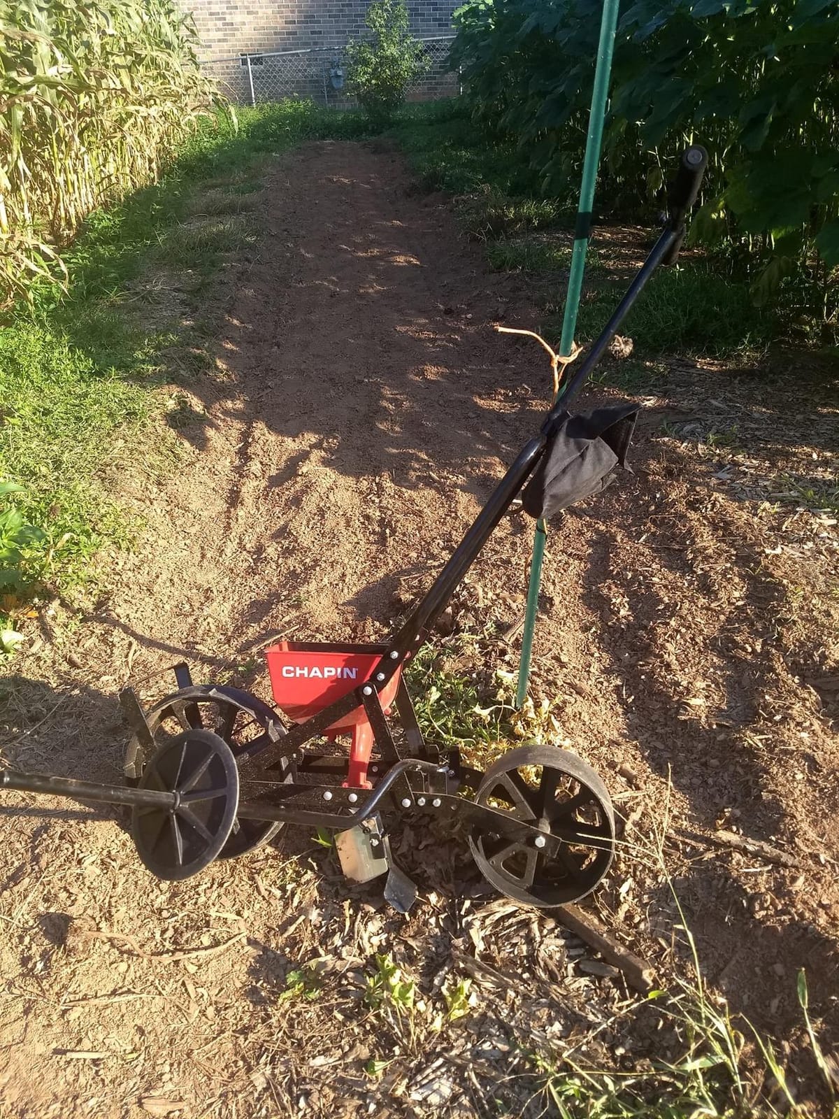 CHAPIN 8701B Push Garden Seeder for Row Planting, 20 Seed Varieties customer photo 1