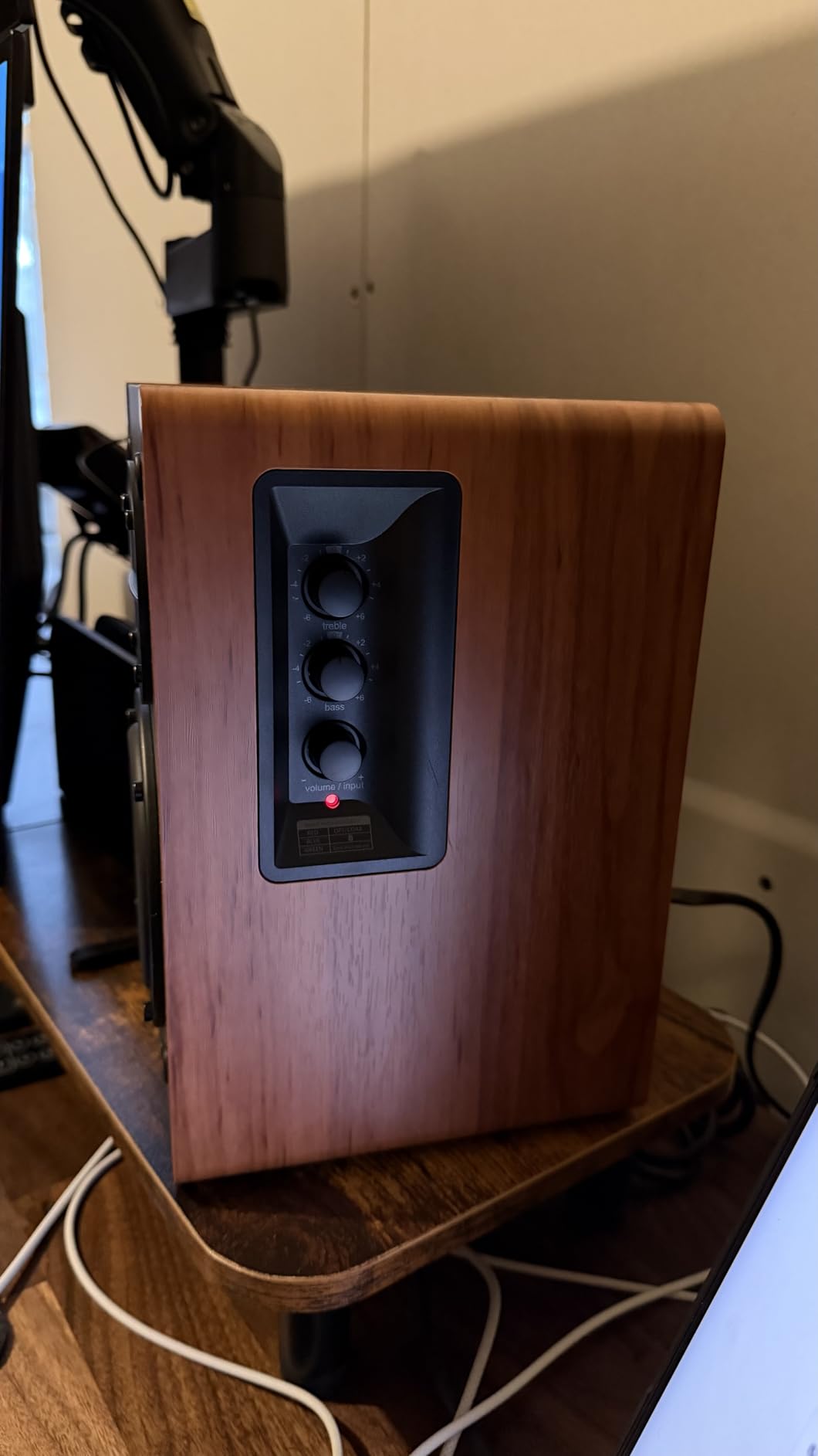 Edifier R1280DB Powered Bluetooth Bookshelf Speakers - Optical Input - Wireless Studio Monitors - 4 Inch Near Field Speaker - 42w RMS - Wood Grain customer photo 1