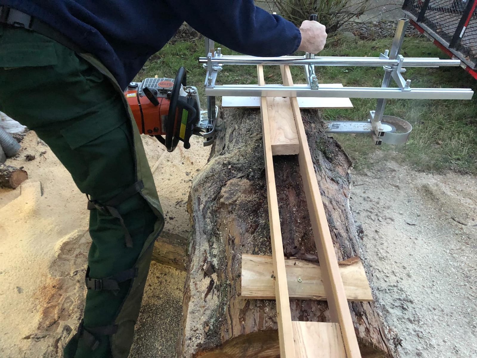Portable Chainsaw Mill 36 Inches 304 stainless steel and Aluminum Planking Milling Bar Size 14 Inches to 36 Inches customer photo 2