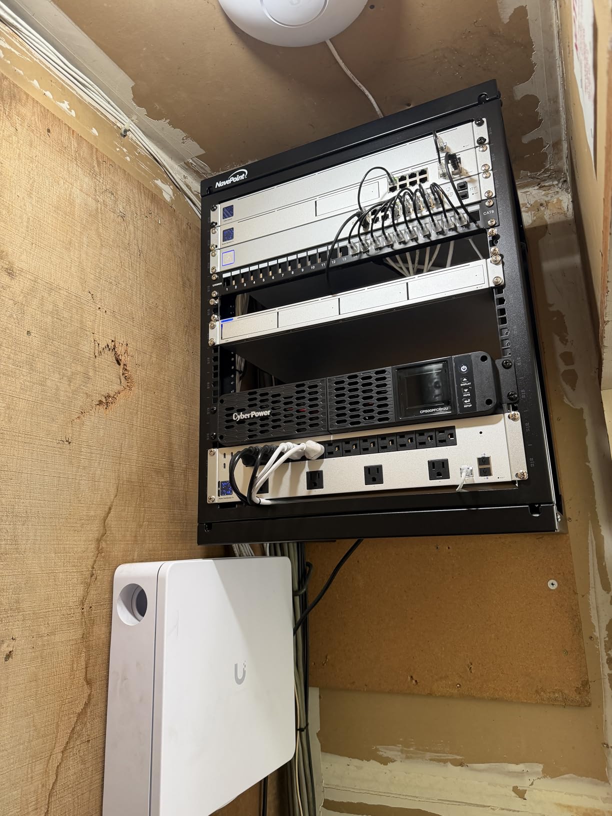 NavePoint 9U Open-Frame Server Rack for 19