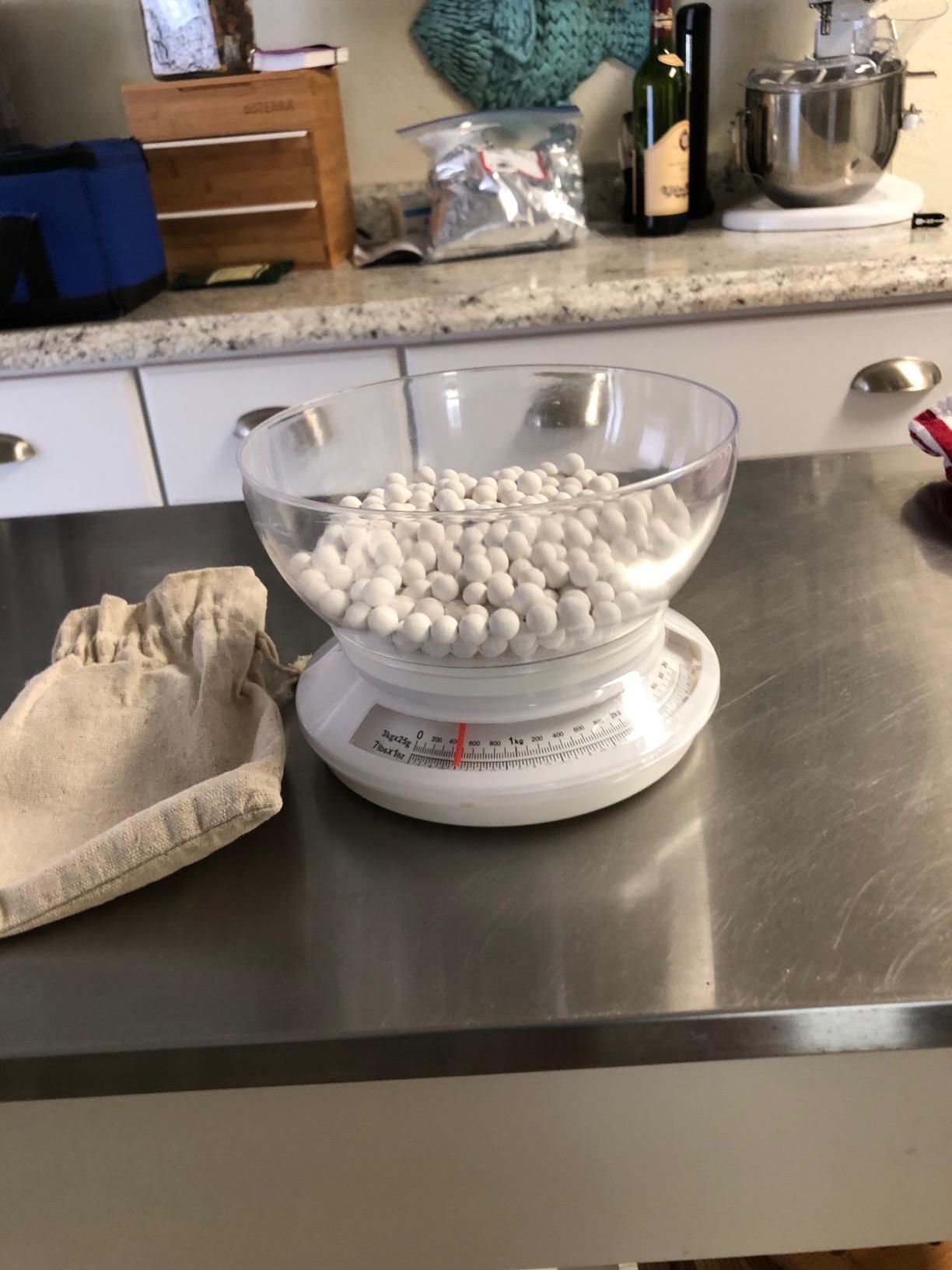 Webake 10mm Ceramic Pie Weights with Cotton Bags, Over 600 Beads Enough for 2 Pie Crusts, up to 1.6LB, Reusable Pie Weights for Baking, Natural Ceramic Baking Beans customer photo 2