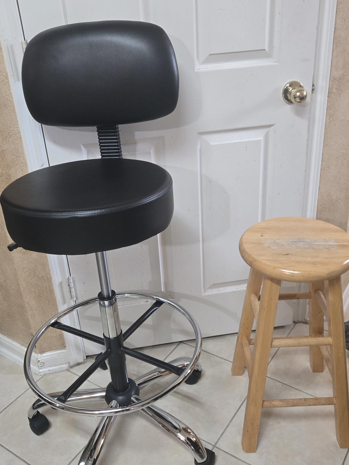 Amazon Basics Multi-Purpose Adjustable Drafting Spa Bar Stool with Sturdy Foot Rest, Back Support Cushion, 360° Swivel and Wheels, Black customer photo 2
