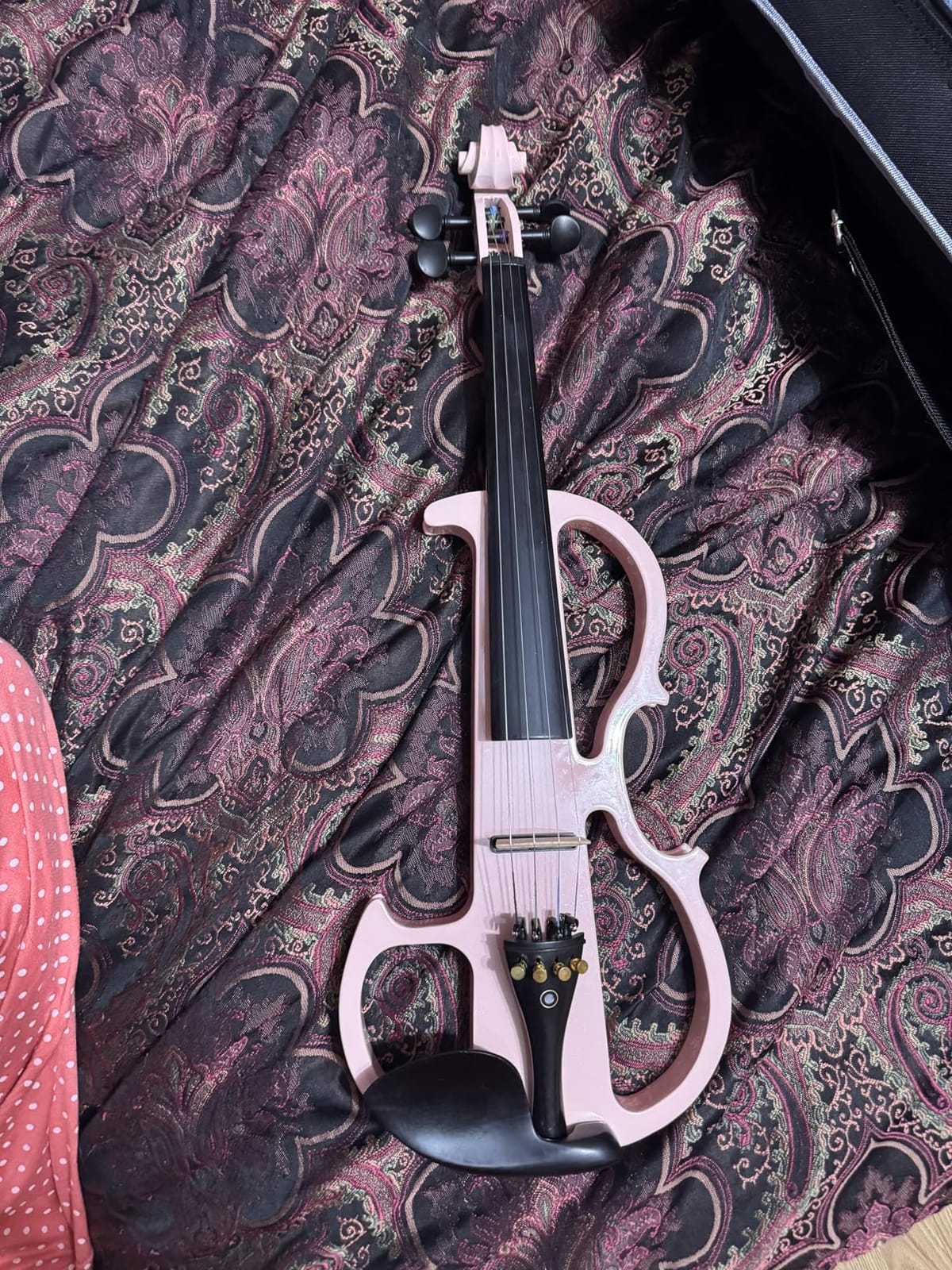 Vangoa Electric Violin 4/4 Full Size Silent Electronic Violin Fiddle, Black customer photo 1